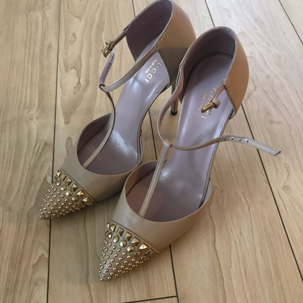 Like new Gucci T strap pumps